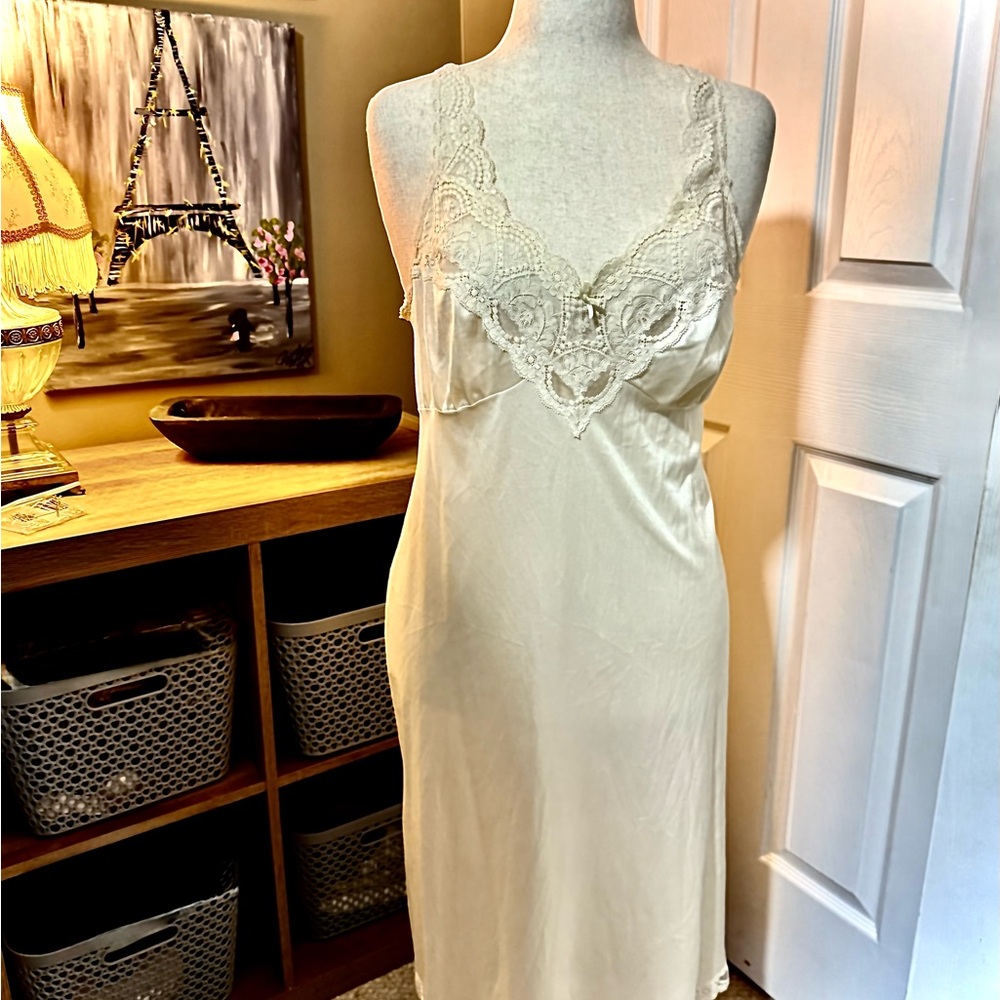 Vassarette Cream Lace Chemise